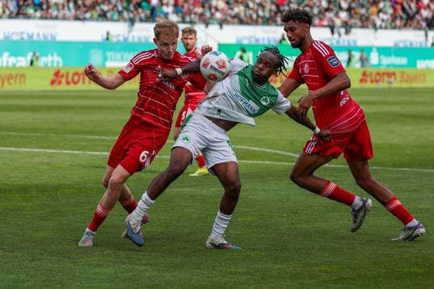 Action between Tim Breithaupt 6 Fortuna Duesseldorf , Noel Futkeu 9 Spvgg Greuther Fuerth and Elias Egouli 44 Fortuna Duesseldorf , SpVgg Greuther Fuerth vs Fortuna Duesseldorf, Football, Men, 2 Bundesliga, DFL, Saison 2025 2026, 34 Spieltag, Rueckrunde, 17 05 2026 DFB regulations prohibit any use of photographs as image sequences and or quasi video Fuerth Bayern Germany Copyright: xkolbert-press MartinxAgüerax