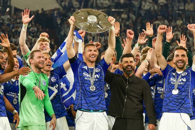 Gelsenkirchen, Germany, 17 05 26, Edin Dzeko FC Schalke 04 cheers with the championship trophy and his team during the Bundesliga 2 match between FC Schalke 04 Eintracht Braunschweig at the Veltins Arena in Gelsenkirchen Photo by Joachim Bywaletz DFB DFL REGULATIONS PROHIBIT ANY USE OF PHOTOGRAPHS AS IMAGE SEQUENCES AND OR QUASI VIDEO Copyright: JoachimxBywaletz xJB-Sportfoto