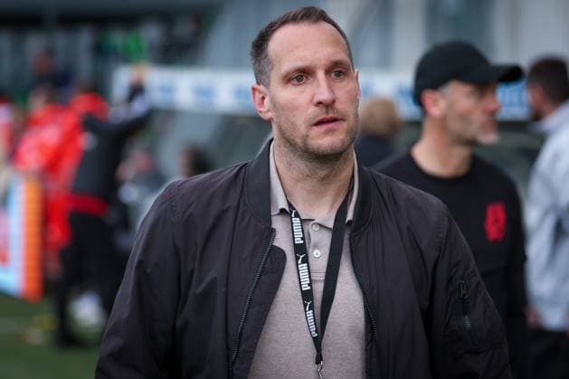 Sports director Stephan Fuerstner Spvgg Greuther Fuerth , behind head coach Alexander Ende Fortuna Duesseldorf SpVgg Greuther Fuerth vs Fortuna Duesseldorf, Football, Men, 2 Bundesliga, DFL, Saison 2025 2026, 34 Spieltag, Rueckrunde, 17 05 2026 DFB regulations prohibit any use of photographs as image sequences and or quasi video Fuerth Bayern Germany Copyright: xkolbert-press MartinxAgüerax