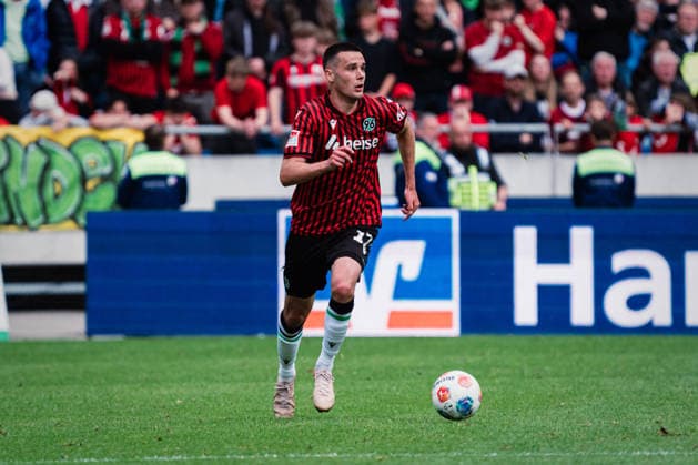 2 Bundesliga Hannover 96 vs 1 FC Nürnberg, 17 05 2026 Bastian Allgeier Hannover 96, 17 am Ball Football, 2 Bundesliga, 34 Matchday Hannover 96 vs 1 FC Nürnberg on 17 05 2026 at Heinz von Heiden Arena, Hannover DFL REGULATIONS PROHIBIT ANY USE OF PHOTOGRAPHS AS IMAGE SEQUENCES AND OR QUASI VIDEO Copyright: xBEAUTIFULxSPORTS Tonhäuserx