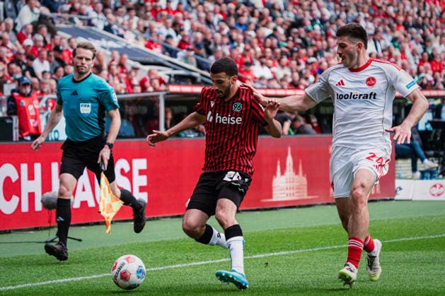 2 Bundesliga Hannover 96 vs 1 FC Nürnberg, 17 05 2026 Waniss Taïbi Hannover 96, 26 in duel with Luka Lochoshvili 1 FC Nürnberg, 24 Soccer, 2 Bundesliga, Matchday 34 Hannover 96 vs 1 FC Nürnberg on 17 05 2026 at Heinz von Heiden Arena, Hannover DFL REGULATIONS PROHIBIT ANY USE OF PHOTOGRAPHS AS IMAGE SEQUENCES AND OR QUASI VIDEO Copyright: xBEAUTIFULxSPORTS Tonhäuserx