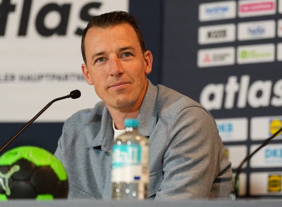 Der ehemalige Handball-Weltmeister Dominik Klein wird als Botschafter fuer die Handball-Weltmeisterschaft 2027 in Deutschland vorgestellt. Deutscher Handballbund, Pressekonferenz, LanXESS Arena, Koeln, GER, 17.05.2026 Foto: HMB Media Scott W. Coleman Koeln LanXESS Arena Nordrhein-Westfalen GER Copyright: xScottxW.xColemanx