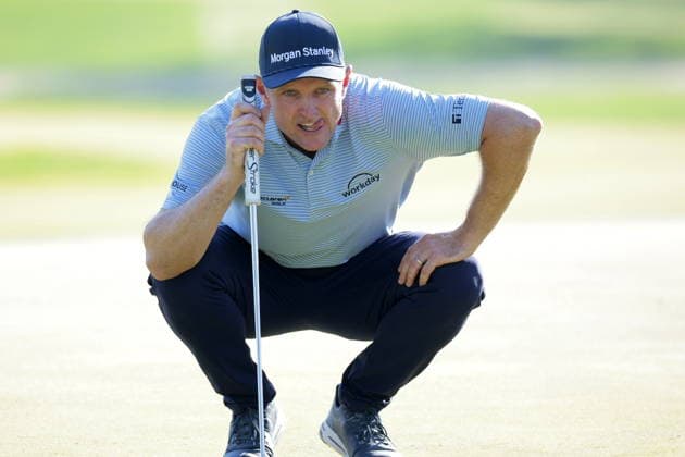 Golf 2026 PGA, Golf Herren Championship - Round 4 Justin Rose of England lines his putt on the 18th hole during round 4 of the 2026 PGA Championship at Aronimink Golf Club in Newtown Square, Pennsylvania, USA, 17 May 2026. Newtown Square New York United States  Copyright: xSTEVExFALKx