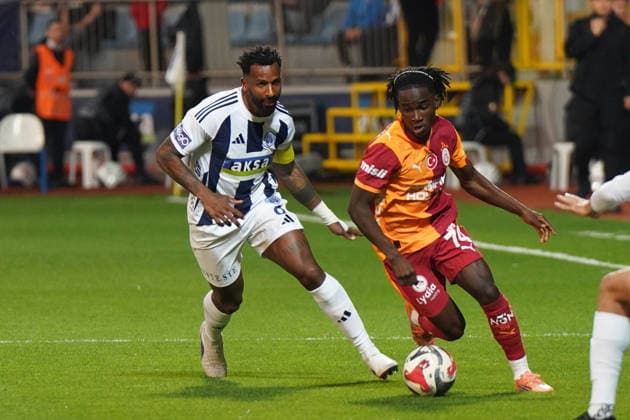 ISTANBUL, TURKEY - MAY 17: Cafu (L) of Kasimpasa and Renato Nhaga (94) of Galatasaray during the Trendyol Turkish Süper League match between Kasimpasa SK and Galatasaray SK at Recep Tayyip Erdogan Stadium on May 17, 2026 in Istanbul, Turkey. (Photo by Seskimphoto ) Kasimpasa v Galatasaray -- Turkish Super League 