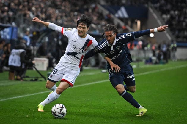 Ligue 1 Paris FC vs PSG - FA Paris Saint-Germain’s midfielder Lee Kang-in fights for the ball during the French L1 football match between Paris FC and Paris Saint-Germain at the Stade Jean-Bouin in Paris on May 17, 2026. Photo by Firas Abdullah ABACAPRESS.COM Paris Île-de-France France  Copyright: xAbdullahxFiras ABACAx