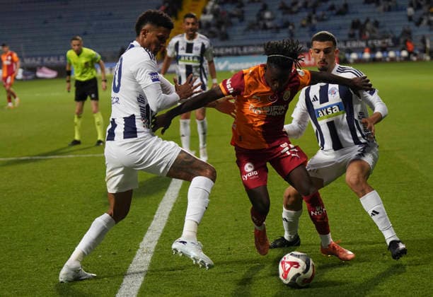 ISTANBUL, TURKEY - MAY 17: Rodrigue Becao (L) , Adem Arous (R) of Kasimpasa and Renato Nhaga (74) of Galatasaray during the Trendyol Turkish Süper League match between Kasimpasa SK and Galatasaray SK at Recep Tayyip Erdogan Stadium on May 17, 2026 in Istanbul, Turkey. (Photo by Seskimphoto ) Kasimpasa v Galatasaray -- Turkish Super League 