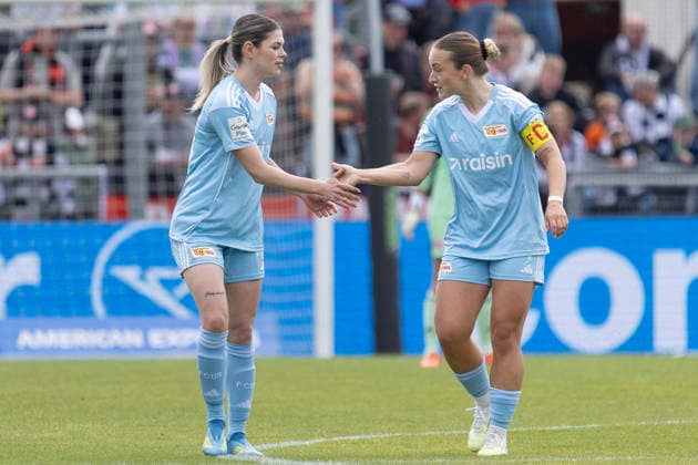 Google Pixel Womens Bundesliga Eintracht Frankfurt 1 FC Union Berlin, 17 05 2026 Eileen Campbell 1 FC Union Berlin 10 Lisa Heiseler 1 FC Union Berlin 7 clap after a goal, Eintracht Frankfurt 1 FC Union Berlin, Frankfurt, Stadion am Brentanobad, 17 5 2026 Copyright: xBEAUTIFULxSPORTS Gawlikx