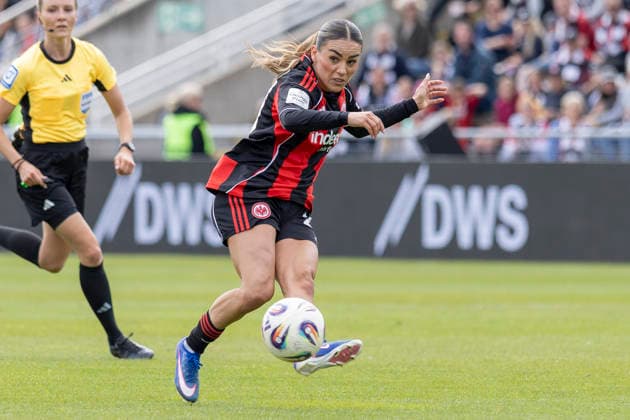 Google Pixel Womens Bundesliga Eintracht Frankfurt 1 FC Union Berlin, 17 05 2026 Ereleta Memeti Eintracht Frankfurt 27 plays the ball, clipping, portrait portrait, Eintracht Frankfurt 1 FC Union Berlin, Frankfurt, Stadion am Brentanobad, 17 5 2026 Copyright: xBEAUTIFULxSPORTS Gawlikx