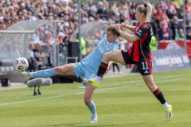 Google Pixel Womens Bundesliga Eintracht Frankfurt 1 FC Union Berlin, 17 05 2026 Nele Bauereisen 1 FC Union Berlin 23 Nina Lührßen Lührssen Eintracht Frankfurt 11 in a duel for the ball, Eintracht Frankfurt 1 FC Union Berlin, Frankfurt, Stadion am Brentanobad, 17 5 2026 Copyright: xBEAUTIFULxSPORTS Gawlikx