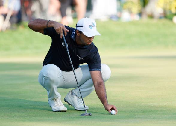 Aaron Rai of England lines up his putt on the 18th green during the final round at the 2026 PGA, Golf Herren Championship at Aronimink Golf Club in Newtown Square, Pennsylvania, on Sunday, May 17, 2026. Rai won with an 9-under-par score of 271.  PHI20260517903 LAURENCExKESTERSON