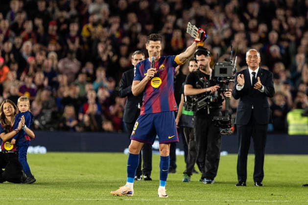 May 17, 2026, Barcelona, Barcelona, Spain: BARCELONA, SPAIN - MAY 17: Robert Lewandowski of FC Barcelona, Barca waves to fans during his farewell following the LaLiga EA Sports match between FC Barcelona and Real Betis at Spotify Camp Nou on May 17, 2026 in Barcelona, Spain. Barcelona Spain - ZUMAs316 20260517_znp_s316_120 Copyright: xMartixSeguraxRamonedax