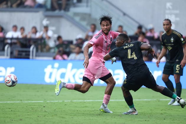 MIAMI, FL - MAY 17: Inter Miami CF defender Telasco Segovia (8) makes a great pass for a goal assist in the first half during the match between the Portland Timbers and Inter Miami CF on Sunday, May 17, 2026 at Nu Stadium in Miami, FL. (Photo by Peter Joneleit Icon Sportswire) SOCCER: MAY 17 MLS, Fussball Herren, USA Inter Miami CF vs Portland Timbers EDITORIAL USE ONLY Icon2605017038