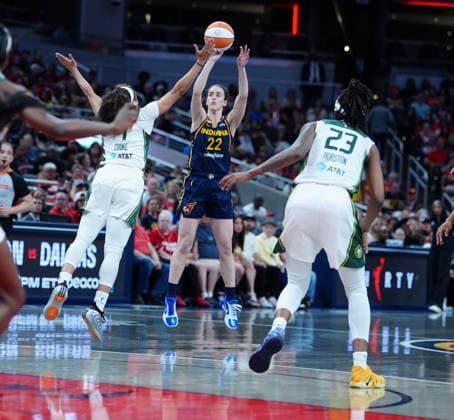 INDIANAPOLIS, IN - MAY 17: Indiana Fever guard Caitlin Clark (22) takes a 3 point shot against the Seattle Storm on May 17, 2026, at Gainbridge Fieldhouse in Indianapolis, Indiana. (Photo by Brian Spurlock Icon Sportswire) WNBA, Basketball Damen, USA MAY 17 Seattle Storm at Indiana Fever EDITORIAL USE ONLY Icon2605177
