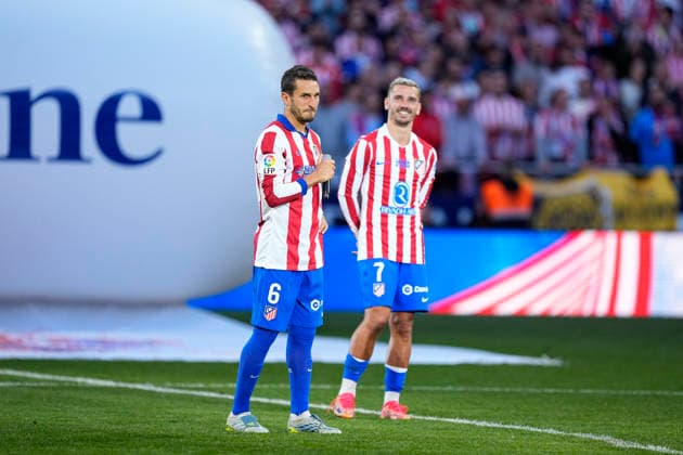 May 17, 2026, Madrid, Madrid, Spain: Koke Resurreccion and Antoine Griezmann of Atletico de Madrid during the tribute to Antoine Griezmann after the Spanish League, LaLiga EA Sports, football match played between Atletico de Madrid and Girona FC at Riyadh Air Metropolitano stadium on May 17, 2026, in Madrid, Spain. Atletico De Madrid V Girona FC - LaLiga EA Sports  - ZUMAa181 20260517_zaa_a181_359 Copyright: xOscarxJ.xBarrosox