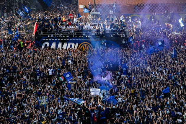 FC Internazionale v Hellas Verona FC - Serie A Players and staff of FC Internazionale parade on a open top bus to celebrate the victory of the 21st Scudetto (Italian Serie A championship) at the end of the award ceremony following the Serie A football match between FC Internazionale and Hellas Verona FC. Milan Italy Copyright: xNicolòxCampox