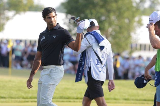 Golf 2026 PGA, Golf Herren Championship - Round 4 epaselect England™s Aaron Rai waves to the fans after finishing 18th Green during the 2026 PGA Championship at Aronimink Golf Club in Newtown Square, Pennsylvania, USA, 17 May 2026. Newtown Square New York United States  Copyright: xSTEVExFALKx