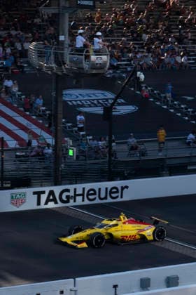 May 17, 2026, Speedway, Indiana, USA: Alex Palou (Spain), driver of the 10 Chip Ganassi Honda, takes the checkered flag and captures the pole position for the Indy 500 with a four lap average speed of 232.248 mph at the Indianapolis Motor Speedway. IndyCar, Indy Car, IRL, USA - Indy 500 Qualifying.  - ZUMAd212 20260517_zsp_d212_018 Copyright: xRichardxDolex