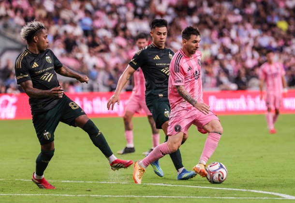 MLS, Fussball Herren, USA - Inter Miami vs Portland Timbers Lionel Messi of Inter Miami (R) in action during the MLS game between Inter Miami and Portland Timbers at Nu Stadium in Miami, Florida, USA, 17 May 2026. MIAMI FLORIDA United States  Copyright: xCRISTOBALxHERRERA-ULASHKEVICHx