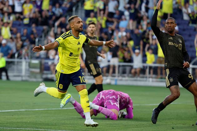 NASHVILLE, TN - MAY 17: Nashville SC forward Hany Mukhtar (10) celebrates as he scores a goal during a match between Nashville SC and Los Angeles Football Club, May 17, 2026, at GEODIS Park in Nashville, Tennessee. (Photo by Matthew Maxey Icon Sportswire) SOCCER: MAY 17 MLS, Fussball Herren, USA Nashville SC vs Los Angeles Football Club EDITORIAL USE ONLY Icon26051701