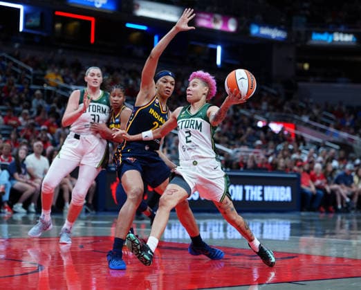 INDIANAPOLIS, IN - MAY 17: Seattle Storm guard Natisha Hiedeman (2) drives to the basket against the Indiana Fever on May 17, 2026, at Gainbridge Fieldhouse in Indianapolis, Indiana. (Photo by Brian Spurlock Icon Sportswire) WNBA, Basketball Damen, USA MAY 17 Seattle Storm at Indiana Fever EDITORIAL USE ONLY Icon26051745