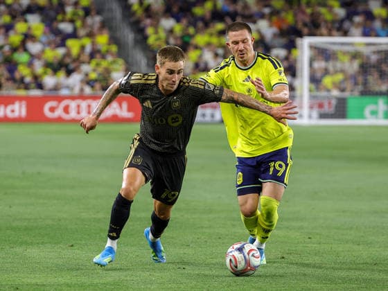 May 17, 2026: LAFC forward Tyler Boyd (19) fights for the ball against Nashville SC midfielder Alex Muyl (19) during a MLS, Fussball Herren, USA match between LAFC and Nashville SC at Geodis Park in Nashville, TN. CSM Nashville United States of America - ZUMAc04_ 20260517_zma_c04_019 Copyright: xStephenxFurstx