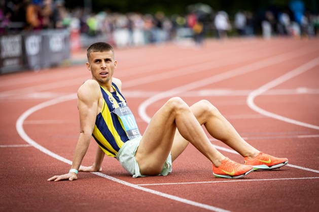 35 International Runners Meeting Pliezhausen, 17 05 2026 Ömer Faruk Bozdag TUR sits exhausted on the running track after his victory in the mens 600m race 35 International Runners Meeting on 17 05 2026 in the Schönbuch Stadium in Pliezhausen Baden Württemberg Copyright: xBEAUTIFULxSPORTS R.xSchmittx
