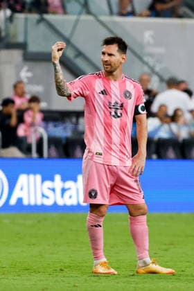 May 17, 2026, Miami, Florida, USA: Inter Miami forward Lionel Messi (10) gestures to the supporters during a MLS, Fussball Herren, USA soccer match between Inter Miami CF and Portland Timbers at NU Stadium in Miami Soccer 2026: Inter Miami 2:0 Portland Timbers  - ZUMAa257 20260517_zsp_a257_014 Copyright: xChrisxArjoonx