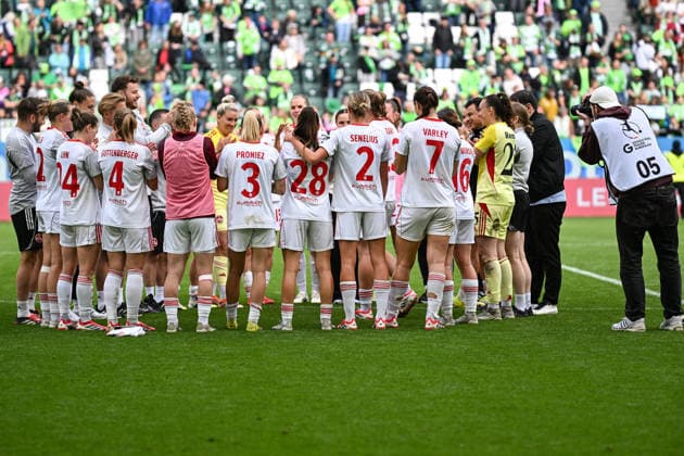 Soccer I Women I Season 2025 2026 I Bundesliga I Matchday 26 I VfL Wolfsburg 1 FC Nürnberg I 17 05 2026 The players of 1 FC Nürnberg form a team circle after the match Wolfsburg Volkswagen Arena Niedersachsen Germany Copyright: xLobeca InesxHähnelx