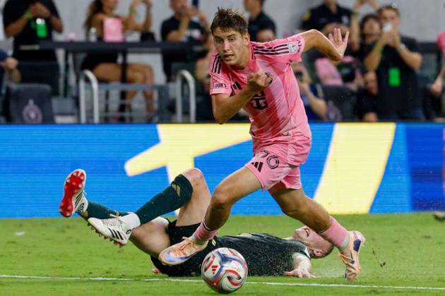 May 17, 2026, Miami, Florida, USA: Portland Timbers midfielder Brandon Bye (5) and Inter Miami forward DoÂ¡niel Pinto r (56) battle for the ball during a MLS, Fussball Herren, USA soccer match between Inter Miami CF and Portland Timbers at NU Stadium in Miami Miami USA - ZUMAa257 20260517_zsp_a257_048 Copyright: xChrisxArjoonx