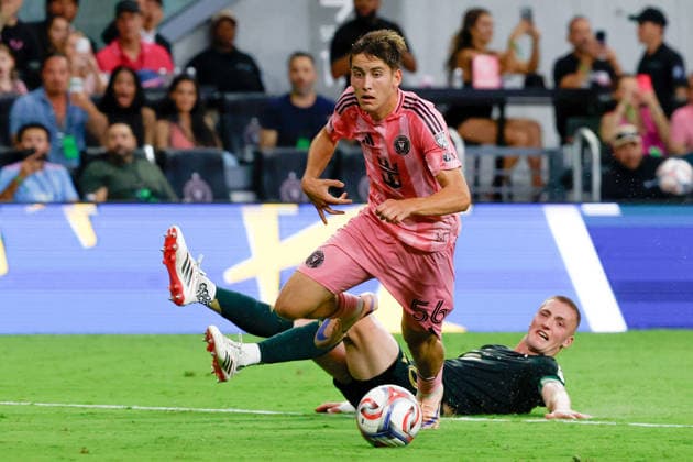 May 17, 2026, Miami, Florida, USA: Portland Timbers midfielder Brandon Bye (5) and Inter Miami forward DoÂ¡niel Pinto r (56) battle for the ball during a MLS, Fussball Herren, USA soccer match between Inter Miami CF and Portland Timbers at NU Stadium in Miami Soccer 2026: Inter Miami 2:0 Portland Timbers  - ZUMAa257 20260517_zsp_a257_049 Copyright: xChrisxArjoonx
