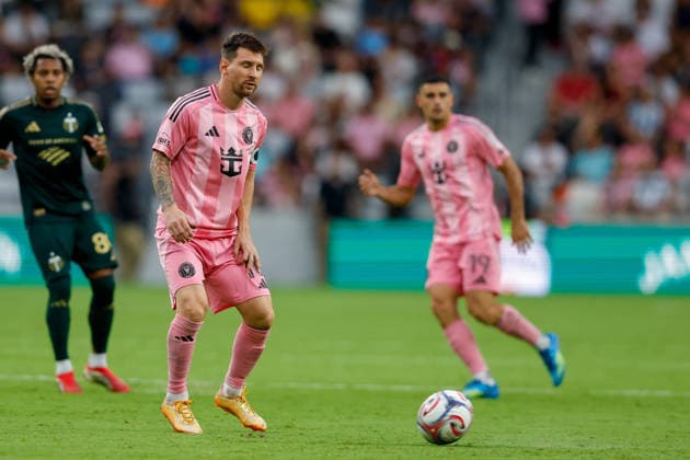 May 17, 2026, Miami, Florida, USA: Inter Miami forward Lionel Messi (10) controls the ball during a MLS, Fussball Herren, USA soccer match between Inter Miami CF and Portland Timbers at NU Stadium in Miami Miami USA - ZUMAa257 20260517_zsp_a257_028 Copyright: xChrisxArjoonx