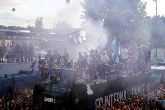 RECORD DATE NOT STATED IPA84799324 - Milan, Celebration of Inter Internazionale s 21st scudetto , team over Pullman in front of San Siro stadium  Copyright: xx xx 84799324  Copyright: xIMAGOx xIMAGO IndependentxPhotoxAgencyxInt.x 84799324