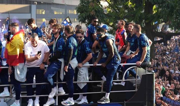 RECORD DATE NOT STATED IPA84799373 - Milan, Celebration of Inter Internazionale s 21st scudetto , team over Pullman in front of San Siro stadium  Copyright: xx xx 84799373  Copyright: xIMAGOx xIMAGO IndependentxPhotoxAgencyxInt.x 84799373