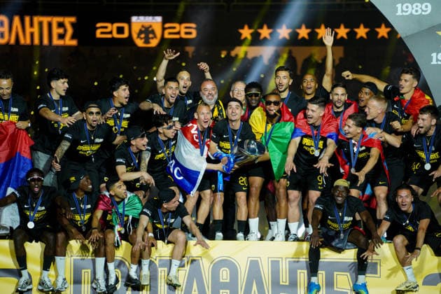 Trophy Presentation Ceremony For Winning The Greek Super League Championship AEK players celebrate as they lift the Greek Super League trophy during the trophy presentation ceremony at the Allwyn Arena in Greece on May 17, 2026. Athens Greece  Copyright: xGiorgosxArapekosx originalFilename:arapekos-notitle260517_npkRe.jpg