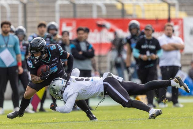 Munichs 05 Justus SEELIG vs Tirols 9 American Football Munich Ravens Raiders Tirol 58 30 European Football Alliance EFA, Week 1, Season 2026, on 17 05 2026 in Munich, S T A D I O N A N D E R G R U E N W A L D E R S T R A S S E, Germany Source Copyright Credit Oryk HAIST xAMERICANFOOTBALL-RAVENS-TIROLx