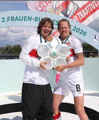 Sand , Soccer 2 Bundesliga , SC Sand vs VfB Stuttgart women , from left Rosa Rückert Maximiliane Rall VfB with championship trophy