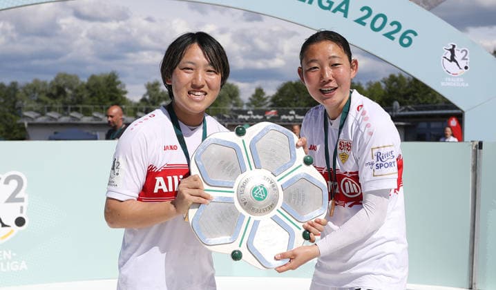Sand , Soccer 2 Bundesliga , SC Sand vs VfB Stuttgart Women , from left Yuka Hirano Haruka Osawa VfB with championship trophy
