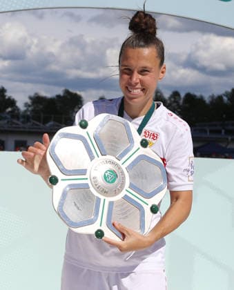 Sand , Soccer 2 Bundesliga , SC Sand vs VfB Stuttgart Women , Nicole Billa VfB with championship trophy
