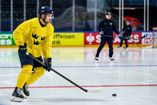 260518 Erik Brännström of Sweden at a practice session during the 2026 IIHF Ice Hockey World Championship on May 18, 2026 in Fribourg Photo Jesper Zerman BILDBYRAN kod JZ JZ0717 ishockey ice hockey ishockey vm 2026 vm 2026 iihf world championship träning practice sverige sweden day 4 bbeng  Copyright: JESPERxZERMAN BB260518JZ022