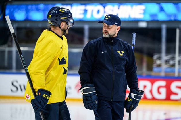 260518 Erik Brännström and Assistant coach Anders Sörensen of Sweden at a practice session during the 2026 IIHF Ice Hockey World Championship on May 18, 2026 in Fribourg Photo Jesper Zerman BILDBYRAN kod JZ JZ0717 ishockey ice hockey ishockey vm 2026 vm 2026 iihf world championship träning practice sverige sweden day 4 bbeng  Copyright: JESPERxZERMAN BB260518JZ024
