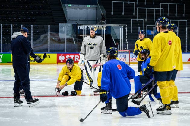 260518 Rasmus Asplund, goaltender Magnus Hellberg, Jakob Silfverberg and Viggo Björck of Sweden at a practice session during the 2026 IIHF Ice Hockey World Championship on May 18, 2026 in Fribourg Photo Jesper Zerman BILDBYRAN kod JZ JZ0717 ishockey ice hockey ishockey vm 2026 vm 2026 iihf world championship träning practice sverige sweden day 4 bbeng  Copyright: JESPERxZERMAN BB260518JZ031