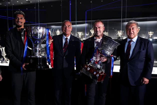 May 18, 2026, Barcelona, Barcelona, SPAIN: Ronald Araujo, Hansi Flick, Joan Laporta and Rafa Yuste, President of FC Barcelona, Barca during ceremony to present the championship trophies won by FC Barcelona in LaLiga EA Sports and the Spanish Super Cup, held at the club s museum on May 18, 2026 in Barcelona, Spain. Barcelona SPAIN - ZUMAa181 20260518_zaa_a181_013 Copyright: xJavierxBorregox