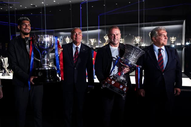 May 18, 2026, Barcelona, Barcelona, SPAIN: Ronald Araujo, Hansi Flick, Joan Laporta and Rafa Yuste, President of FC Barcelona, Barca during ceremony to present the championship trophies won by FC Barcelona in LaLiga EA Sports and the Spanish Super Cup, held at the club s museum on May 18, 2026 in Barcelona, Spain. Barcelona SPAIN - ZUMAa181 20260518_zaa_a181_015 Copyright: xJavierxBorregox