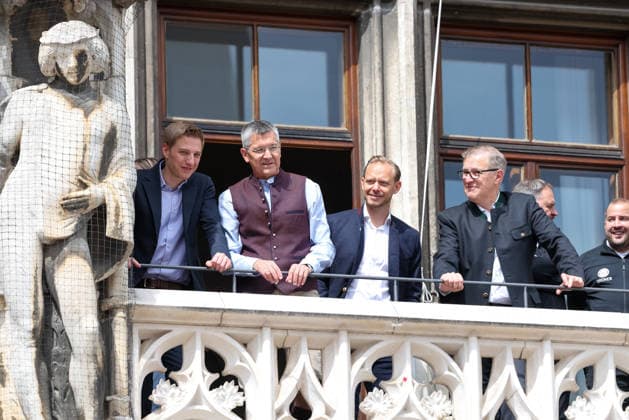 Dominik Krause Gruene, Mayor of the City of Munich with Herbert Hainer FC Bayern Munich, President and Rouven Kasper Head of Marketing and Sales, FC Bayern Munich on the town hall balcony, GER, Reception of the FC Bayern Munich women in the town hall and championship celebration at Marienplatz, 18 05 2026, GER, Reception of the FC Bayern Munich women in the town hall and championship celebration at Marienplatz, 18 05 2026 Munich Copyright: xEibner-Pressefoto JennixMaulx EP_JML