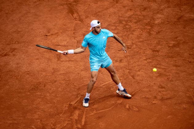 HAMBURG, GERMANY - MAY 18: Francisco Cerundolo of Argentina plays a forehand against Alex de Minaur of Australia during their Men s Singles Round One match at the Bitpanda Hamburg Open on May 18, 2026 in Hamburg, Germany. Credit: Andy Astfalck NurPhoto Germany Copyright: xAndyxAstfalckx