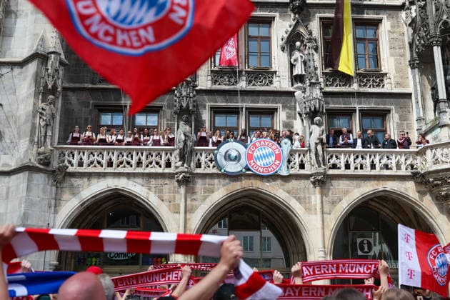 The FC Bayern Muenchen womens team on the town hall balcony, GER, FC Bayern Muenchen womens reception at the town hall and championship celebration at Marienplatz, 18 05 2026, GER, FC Bayern Muenchen womens reception at the town hall and championship celebration at Marienplatz, 18 05 2026 Muenchen Copyright: xEibner-Pressefoto JennixMaulx EP_JML