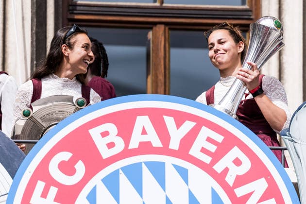 MUNICH, GERMANY - MAY 18: Natalia Padilla Bidas (FC Bayern Muenchen, 23) holding up the Google Pixel Frauen Bundesliga trophy, Lena Oberdorf (FC Bayern Muenchen, 8) holding up the DFB Pokal during the Meisterfeier of FC Bayern Muenchen women at Marienplatz on May 18, 2026 in Munich, Germany. Bavaria Germany Copyright: xSteffiexWunderlx
