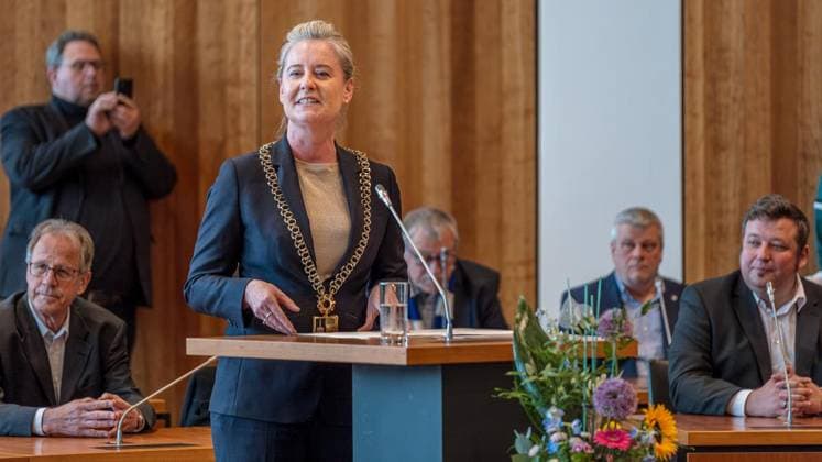 Reception S04 in Gelsenkirchen FOR EDITORIAL PURPOSES ONLY EDITORIAL USE ONLY p Lord Mayor Andrea Henze SPD Reception Schalke 04 representatives at Lord Mayor Andrea Henze SPD on Tuesday, May 20, 2025 at Hans Sachs Haus in Gelsenkirchen ¨ Germany NRW Gelsenkirchen Copyright ChristophxWojtyczka Copyright: ChristophxWojtyczka doc85wfaxvn2k8v6c0y8px ,EDITORIAL USE ONLY Copyright: ChristophxWojtyczka