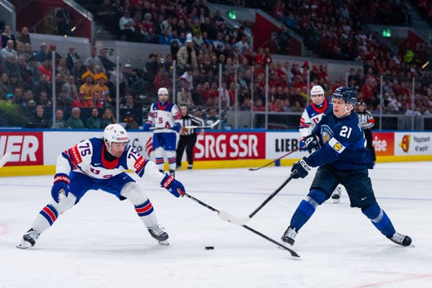 ZURICH, SWITZERLAND - MAY 18: Connor Clifton (United States, 75) trying to stop Patrik Puistola (Finland, 21) shooting the 2:1 goal during the Preliminary Round - Group A Match 17 between Finland and United States at the IIHF Ice hockey, Eishockey World Championship, WM, Weltmeisterschaft 2026, Swiss Life Arena on May 18, 2026 in Zurich, Switzerland. Zurich Switzerland Copyright: xTimoxSteinx