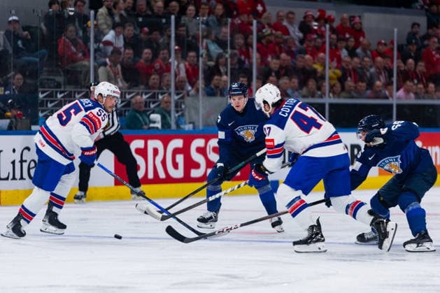 ZURICH, SWITZERLAND - MAY 18: Ryan Lindgren (United States, 55), Paul Cotter (United States, 47), Lenni Haemeenaho (Finland, 92) and Sakari Manninen (Finland, 65) fitghting for the puck during the Preliminary Round - Group A Match 17 between Finland and United States at the IIHF Ice hockey, Eishockey World Championship, WM, Weltmeisterschaft 2026, Swiss Life Arena on May 18, 2026 in Zurich, Switzerland. Zurich Switzerland Copyright: xTimoxSteinx